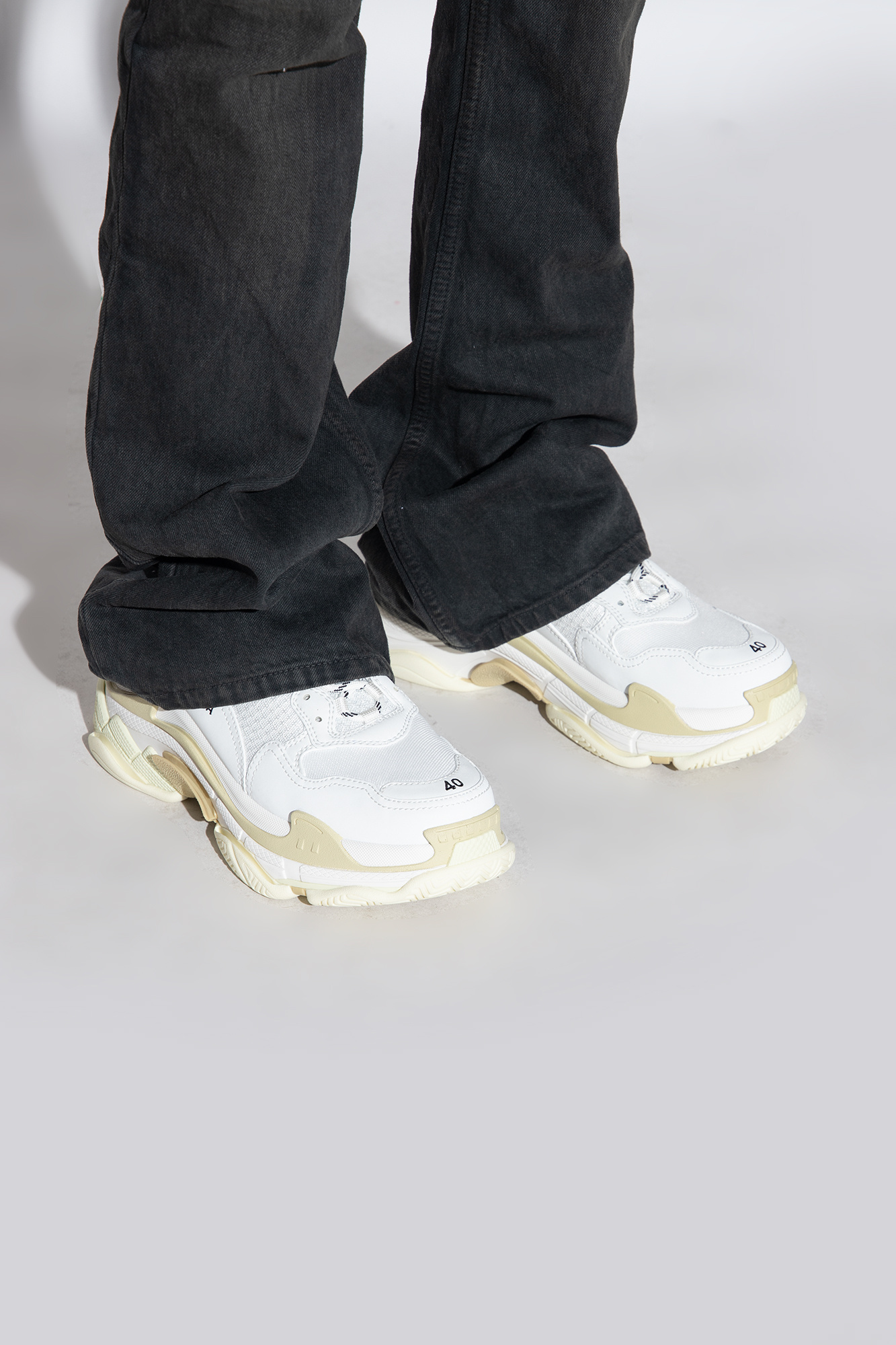 Balenciaga triple s hot sale 2. white